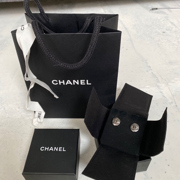 Chanel Earrings - Picture 1 of 5
